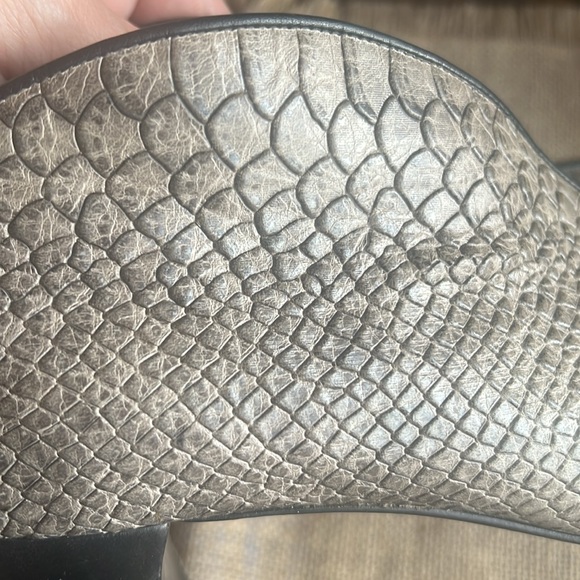 Salpy Geneva Bootie  ( size 7.5) - Picture 17 of 17